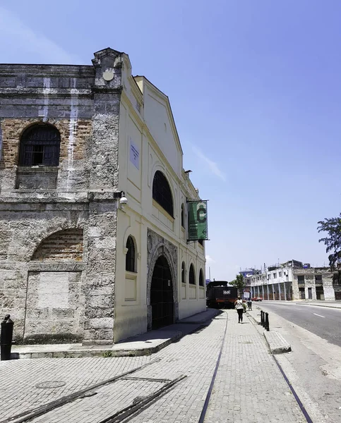 Rua Havana Com Edifícios Residenciais Antigos Havana Cuba 2018 — Fotografia de Stock