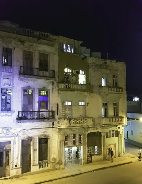 Старое Жилое Здание Ночное Время Гаване Куба Июня 2018 Года — стоковое фото