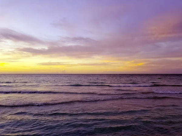 Dramática Puesta Sol Sobre Agua Playa Cubana — Foto de Stock