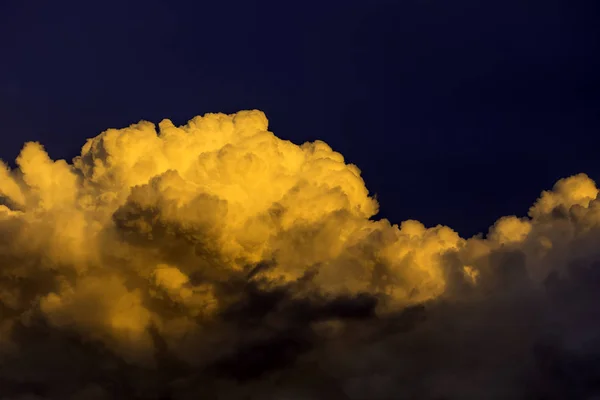 Nubes Anaranjadas Sobre Londres Después Que Tormenta Ofelia Causara Fenómeno —  Fotos de Stock