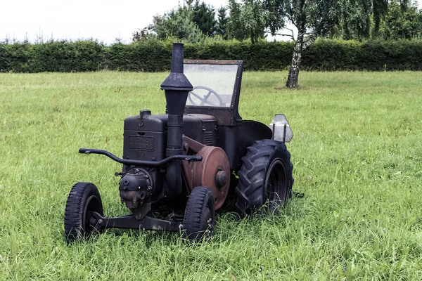 老式德国拖拉机 Lanz 斗牛犬在 Choczewo Kaszuby 波兰在2018年8月29日 — 图库照片