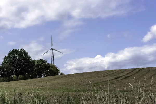 Yel değirmeni elektrik enerjisi üretimi içinde Choczewo, Kaszuby, Polonya için alanıyla