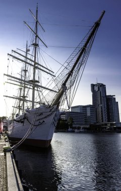 Dar Pomorza (İngilizce: Pomerania hediye) Polonyalı bir tam-Gdynia bir müze gemi - Gdynia, Tricity, Polonya üzerinde 26 Ağustos 2018 olarak korunmuş 1909 yılında inşa gemi yelken ayarlandı