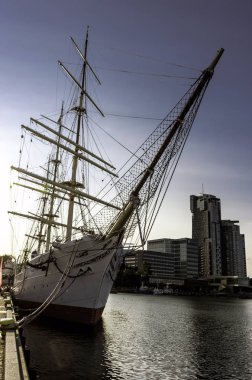 Dar Pomorza (İngilizce: Pomerania hediye) Polonyalı bir tam-Gdynia bir müze gemi - Gdynia, Tricity, Polonya üzerinde 26 Ağustos 2018 olarak korunmuş 1909 yılında inşa gemi yelken ayarlandı