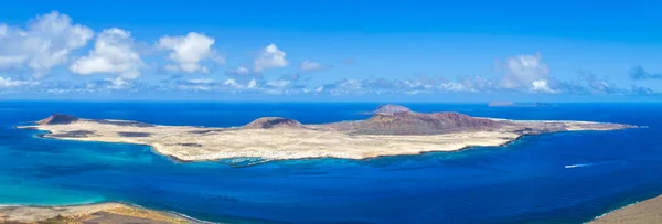 Wulkaniczna Wyspa Graciosa Oceanie Atlantyckim Widok Lanzarote Wyspy Kanaryjskie Hiszpania — Zdjęcie stockowe