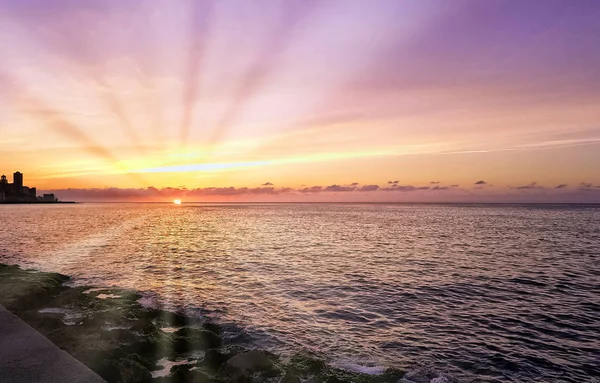 Coucher Soleil Sur Malecon Océan Atlantique Avec Des Rayons Visibles — Photo