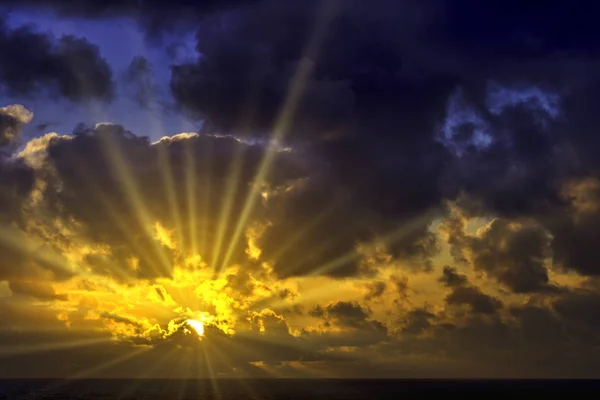 Dramático Amanecer Sobre Océano Atlántico Antes Tormenta Lanzarote Islas Canarias —  Fotos de Stock