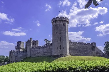 Warwick Castle - Warwick, Warwickshire, İngiltere üzerinde 05 Ağustos 2018 kulesinde adam