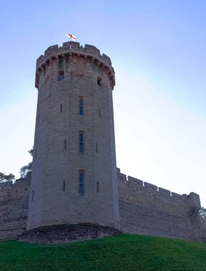 Warwick Castle - Warwick, Warwickshire, İngiltere üzerinde 21 Ekim 2018 kulesinde adam