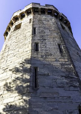 Warwick Castle - Warwick, Warwickshire, İngiltere üzerinde 21 Ekim 2018 kulesinde adam