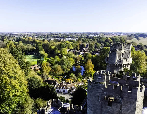 沃里克城堡鸟瞰图 凯撒塔在华威 沃里克郡 英国在2018年10月21日 — 图库照片