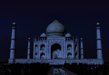 Agra, Uttar Pradesh, Hindistan ile 1 Aralık 2018 gece Taj Mahal