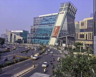 Gurgaon / Gurugram, Yeni Delhi, Hindistan - 13 Aralık 2018: Cyber City (Cyberhub Mimarlık)