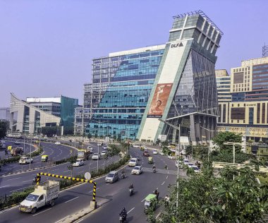 Gurgaon / Gurugram, Yeni Delhi, Hindistan - 13 Aralık 2018: Cyber City (Cyberhub Mimarlık)