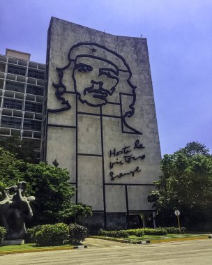 Küba kahraman Ernesto Che Guevara - Devrim Meydanı (La Plaza de la Revolucin), Havana, Küba üzerinde 03 Haziran 2018 çelik bir anıt ile iç yapı Bakanlığı