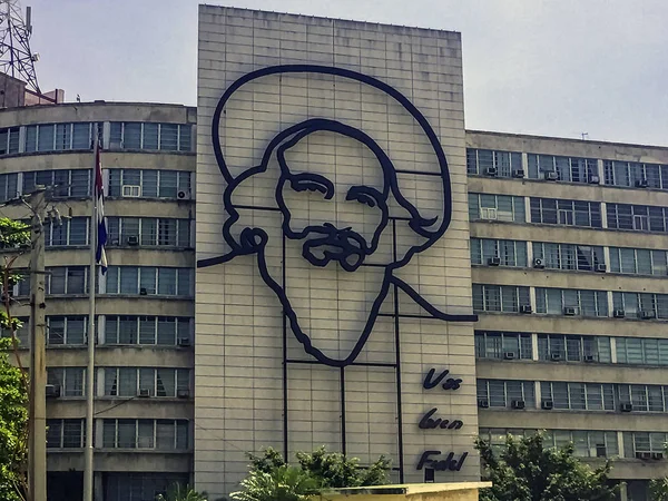 Edifício Ministério Informação Com Memorial Aço Primeiro Ministro Cubano Fidel — Fotografia de Stock