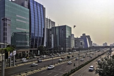 Gurgaon / Gurugram, Yeni Delhi, Hindistan - 13 Aralık 2018: Cyber City (Cyberhub Mimarlık)