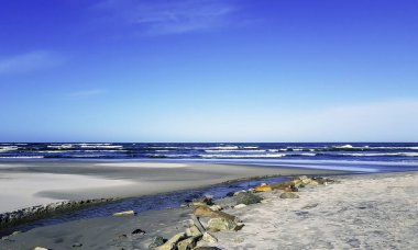 Kış - Lubiatowo, Pomerania, Polonya Baltık Denizi girmeden taze su akışı