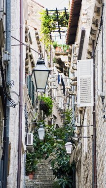 Eski şehir - Dubrovnik, Hırvatistan üzerinde 26 Ekim 2016 merdivenlerde ile dar yol