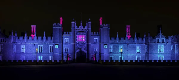 Oświetlony Pałac Hampton Court Nocy Hampton Court Londyn Wielka Brytania — Zdjęcie stockowe