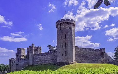 Warwick Castle - Warwick, Warwickshire, İngiltere üzerinde 21 Ekim 2018 kulesinde adam