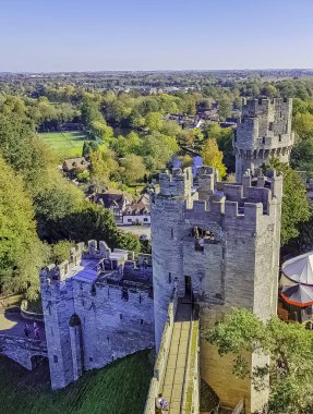 Warwick Castle - Warwick, Warwickshire, İngiltere üzerinde 21 Ekim 2018 Sezar'ın kulede havadan görünümü