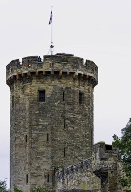 Warwick Castle - Warwick, Warwickshire, İngiltere üzerinde 21 Ekim 2018 kulesinde adam