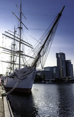 Dar Pomorza (İngilizce: Pomerania hediye) Polonyalı bir tam-Gdynia bir müze gemi - Gdynia, Tricity, Polonya üzerinde 26 Ağustos 2018 olarak korunmuş 1909 yılında inşa gemi yelken ayarlandı