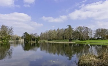 Panoramik Octagon gölde Stowe, Buckinghamshire, İngiltere 