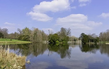 Panoramik Octagon gölde Stowe, Buckinghamshire, İngiltere 