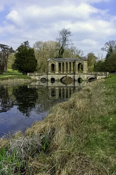 Octagon Göl Stowe Buckinghamshire Ngiltere Mart 2019 Tarihinde Palladian Bridge — Stok fotoğraf