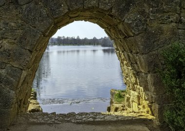 Stowe, Buckinghamshire, Birleşik Krallık 'da Eleven Acre Lake görünümü