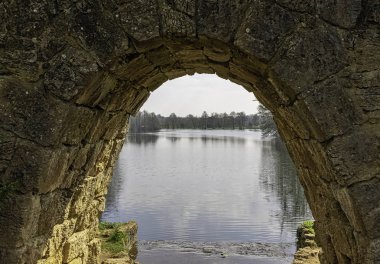 Stowe, Buckinghamshire, Birleşik Krallık 'da Eleven Acre Lake görünümü
