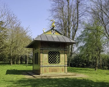 19 Nisan 2019 'da İngiltere' nin Buckinghamshire kentindeki Lamport Fields ve Japon Bahçeleri 'ndeki Çin Evi 