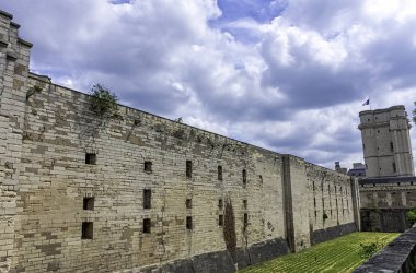Chateau de Vincennes-Vincennes kasabasında büyük 14 ve 17th century Fransız Kraliyet Kalesi, Val-de-Marne, Fransa 26 Mayıs 2019
