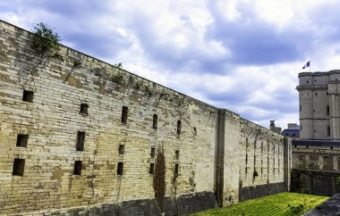 Chateau de Vincennes-Vincennes kasabasında büyük 14 ve 17th century Fransız Kraliyet Kalesi, Val-de-Marne, Fransa 26 Mayıs 2019