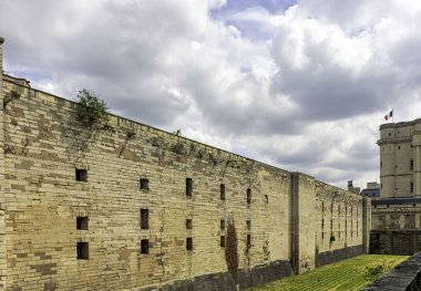 Chateau de Vincennes-Vincennes kasabasında büyük 14 ve 17th century Fransız Kraliyet Kalesi, Val-de-Marne, Fransa 26 Mayıs 2019