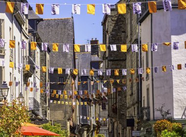 Vitre (Vitr), Brittany, Fransa'da vintage mimariile Vitre Old Town Street 1 Haziran 2019
