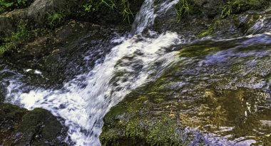 La Petite Cascade - Cance ve Canon nehirlerinin Küçük Şelalesi - Le Neufbourg, Normandiya, Fransa