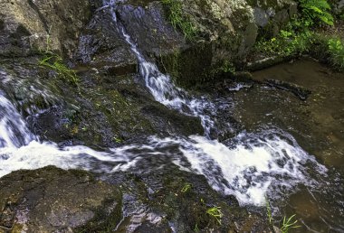 La Petite Cascade - Cance ve Canon nehirlerinin Küçük Şelalesi - Le Neufbourg, Normandiya, Fransa
