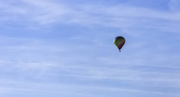 Horkovzdušní Balon Nad Francouzskými Poli Dinan Francie — Stock fotografie