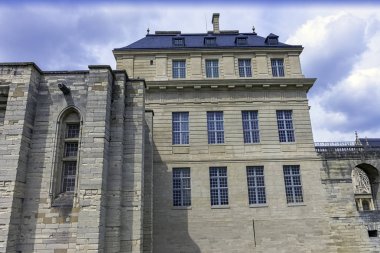 Chateau de Vincennes-Vincennes kasabasında büyük 14 ve 17th century Fransız Kraliyet Kalesi, Val-de-Marne, Fransa 26 Mayıs 2019