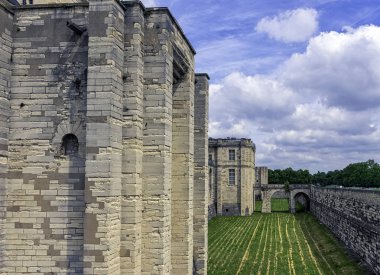 Chateau de Vincennes-Vincennes kasabasında büyük 14 ve 17th century Fransız Kraliyet Kalesi, Val-de-Marne, Fransa 26 Mayıs 2019