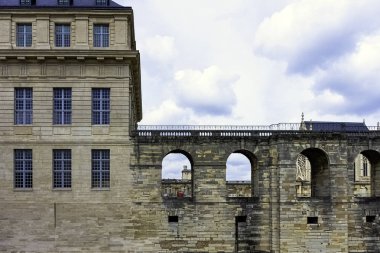 Chateau de Vincennes-Vincennes kasabasında büyük 14 ve 17th century Fransız Kraliyet Kalesi, Val-de-Marne, Fransa 26 Mayıs 2019