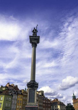 Sigismund'un Varşova, Masovia, Polonya'daki Eski Kent'in klasik mimarisiyle Castle Square'deki Sütunu 14 Ağustos 2019