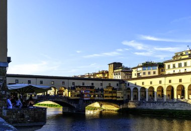 Ponte Vecchio - Floransa Arno Nehri üzerindeki Eski Köprü, Toskana, İtalya 20 Eylül 2019