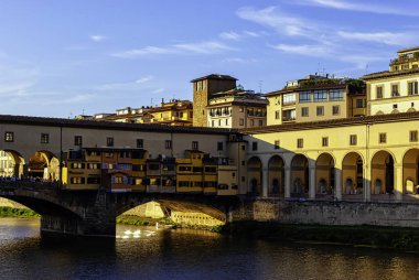 Ponte Vecchio - Floransa Arno Nehri üzerindeki Eski Köprü, Toskana, İtalya 20 Eylül 2019