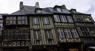 29 Mayıs 2019 'da Dinan, Brittany' deki Old Town 'un klasik mimarisi