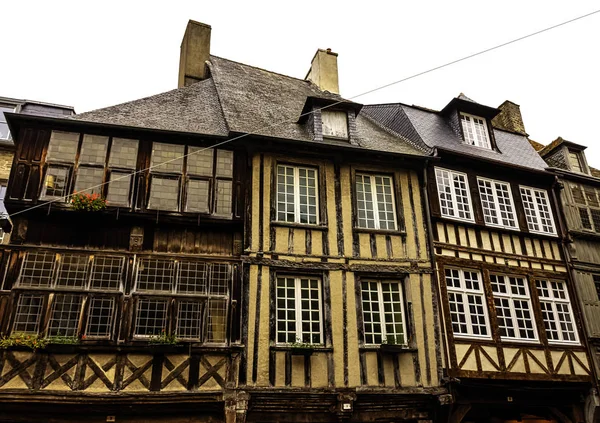 Vintage Architecture Old Town Dinan Brittany France May 2019 — Stock fotografie