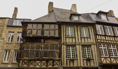 29 Mayıs 2019 'da Dinan, Brittany' deki Old Town 'un klasik mimarisi